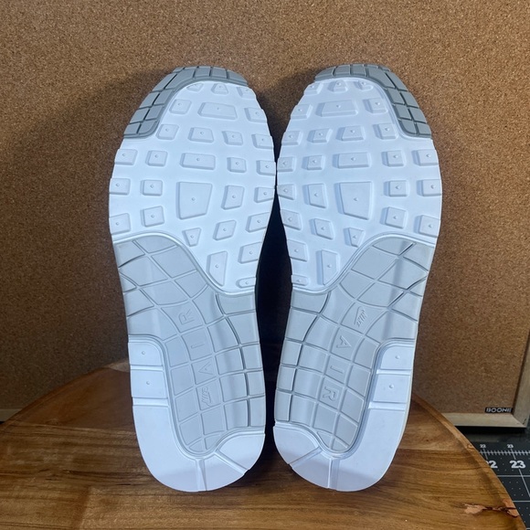 Nike
Air max
‘Pure platinum’/ sail/light/smoke Grey
Brand new - Picture 8 of 10